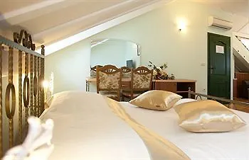 Diana Hotel Villa Σπλιτ 3*,